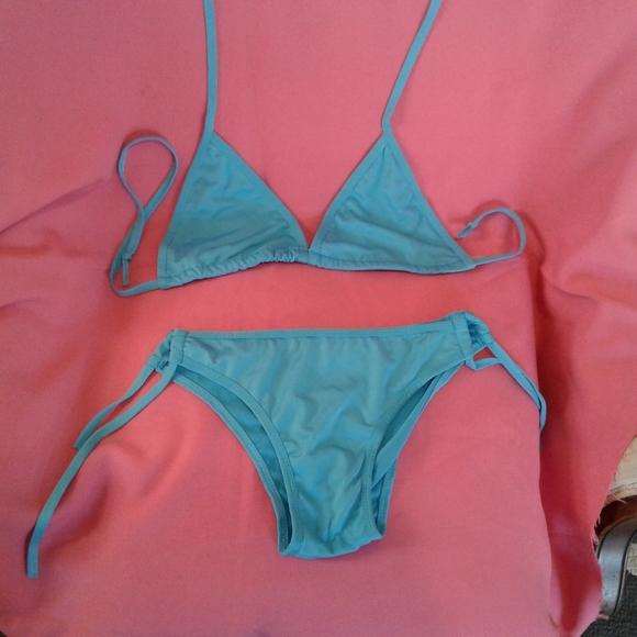 Bikini - Picture 2 of 2